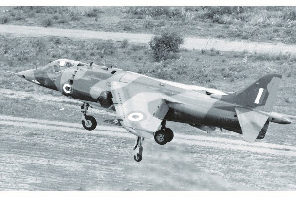 Airfix Hawker Siddeley Harrier GR.1/AV-8A 1:72