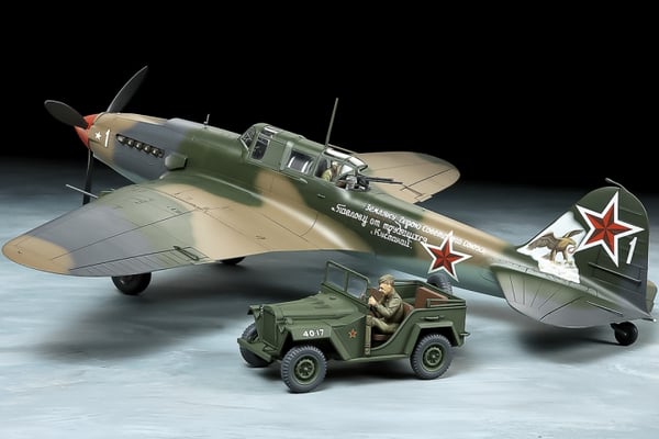 Tamiya 1/48 Ilyushin IL-2 Shturmovik &amp; GAZ-67B-sett