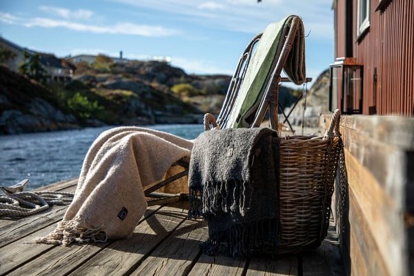 Kosta Linneväfveri Plaid Sjövallen, Grå