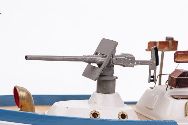 1:35 H.M.S. Renown-Plastic hull