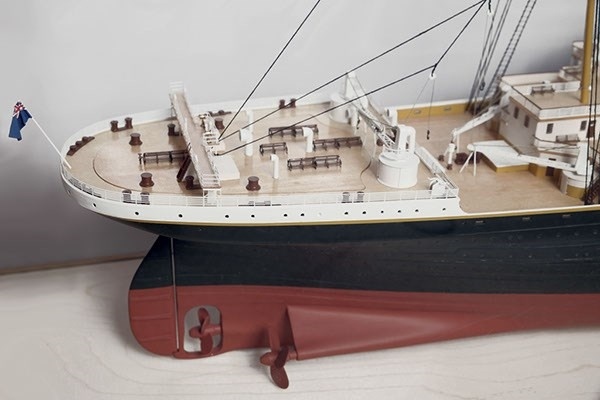 1:144 RMS Titanic Komplett - Skrog i tre