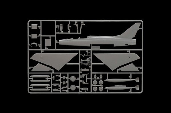 Italeri 1:72 F-100F Super Sabre