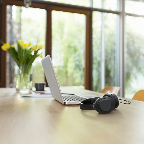 Philips Over-ear-hodetelefoner med ledning, svart