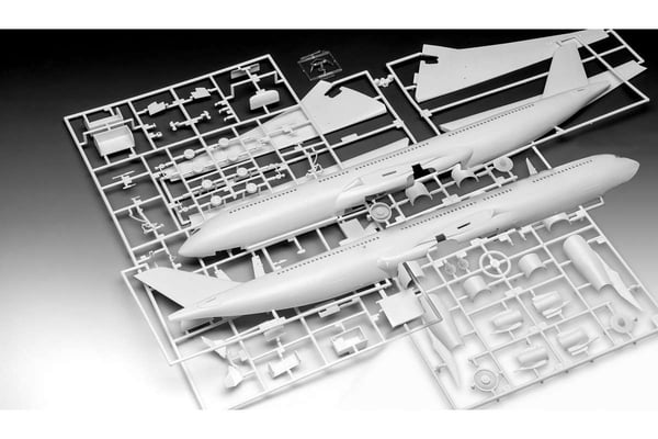 Revell Airbus A330-300 - Lufthansa 'New Livery' 1:144