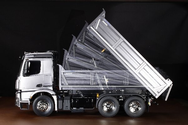 Tamiya 1/14 R/C Mercedes-Benz Arocs 3348 6x4 tippbil