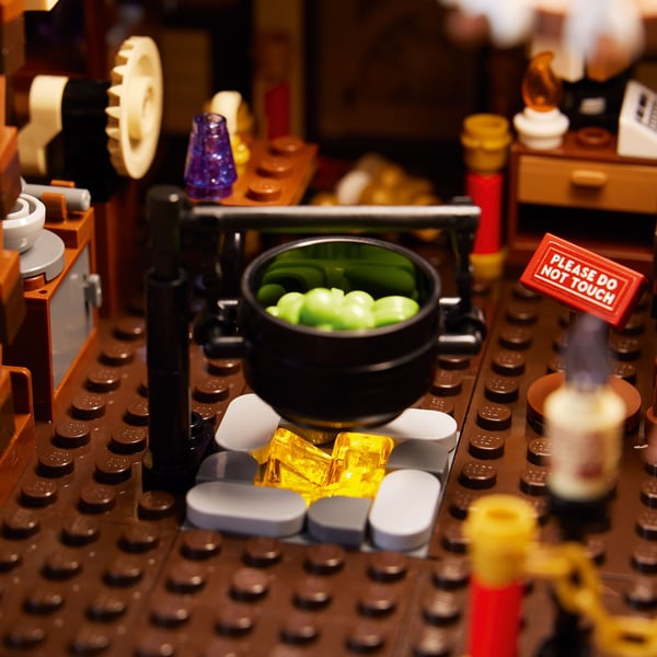 Lego Ideas 21341 - Disney Hokus Pokus: Hytta til Sanderson-søstrene