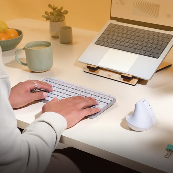 Logitech Lift for Mac Vertikal ergonomisk mus, off-white/Pa