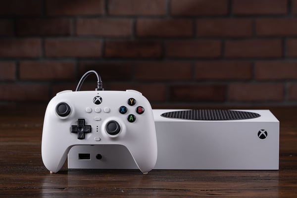 8BitDo Ultimate Wired Controller - Hall Edition trådlös spelkontroll, vit, Xbox / PC