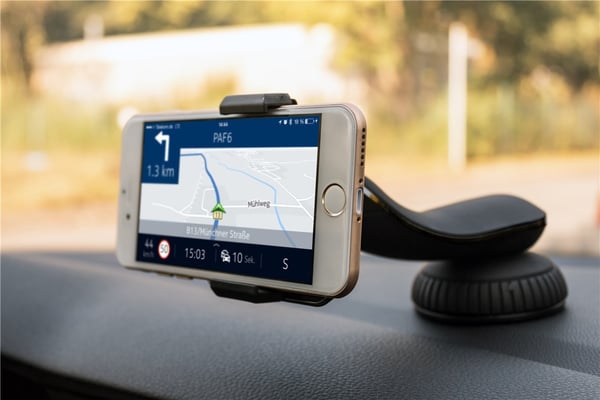 Goobay Smarttelefonholder med sugekopp for enkel og sikker montering i bilen