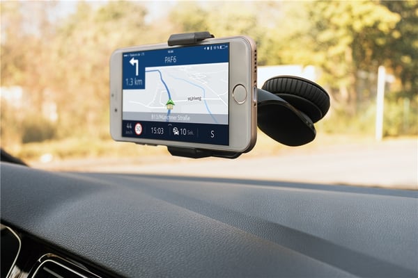 Goobay Smarttelefonholder med sugekopp for enkel og sikker montering i bilen