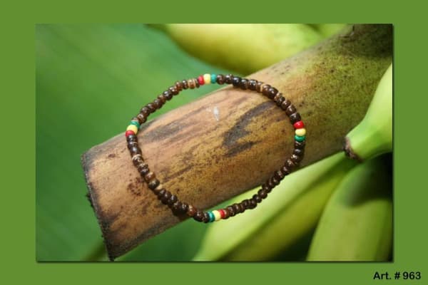 Rastaarmband cocopärlor