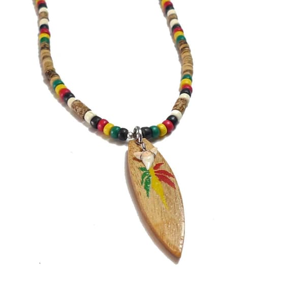 Rastahalsband med hajtand