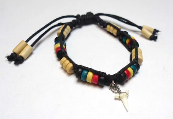Rasta Armband med hajtand