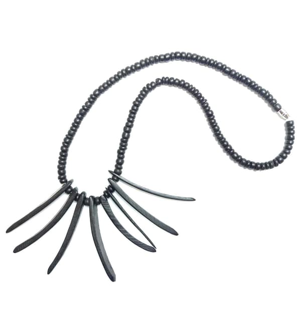 Halsband i trä