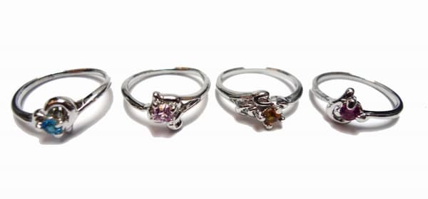 Ringar med stenar 4-pack