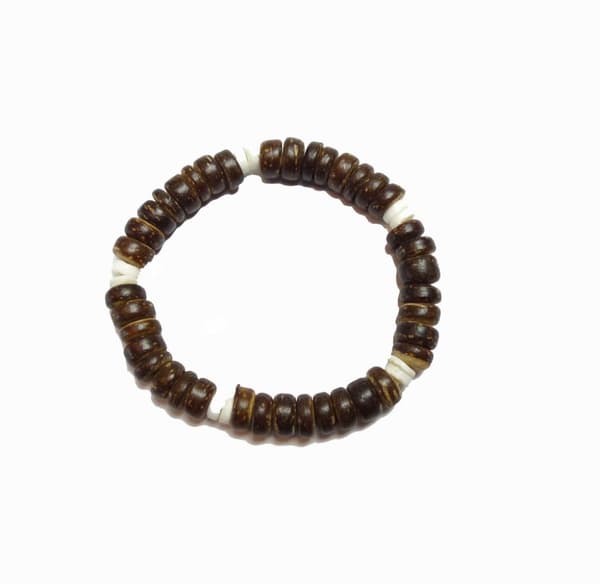 Armband av Coco & Snäckpärlor