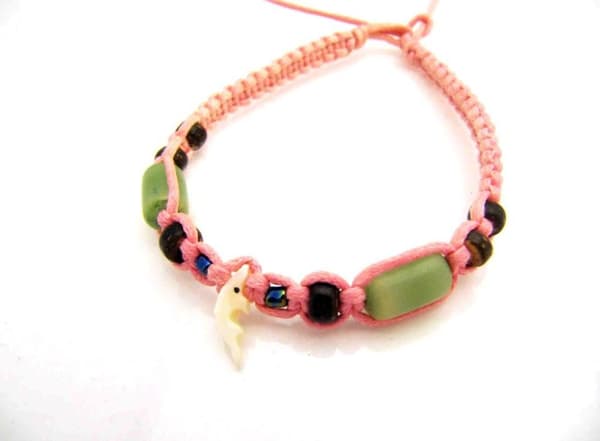 Armband med delfinberlock