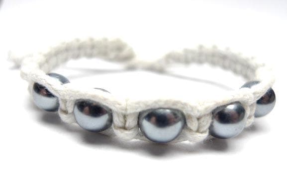 Armband med antracitfärgade pärlor