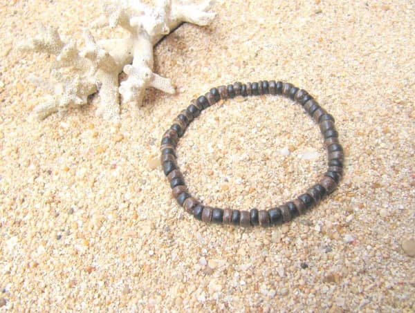Elastiskt Armband med cocopärlor