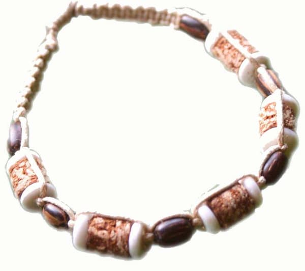 Armband av maghogny seeds