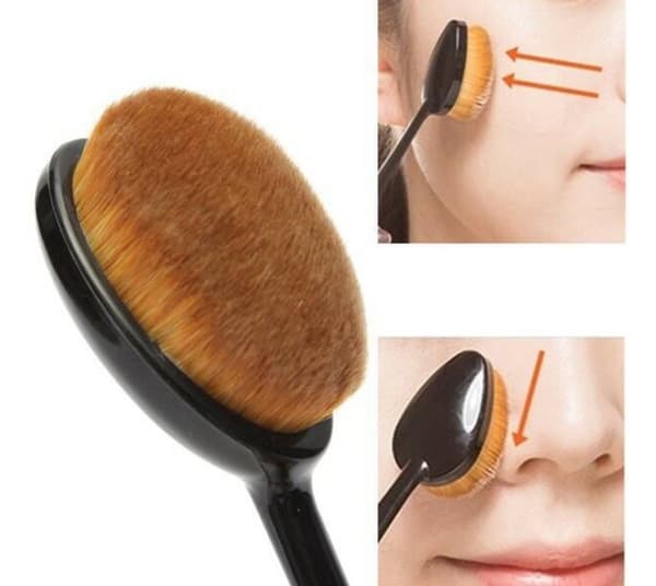 OVAL Sminkborste för foundation/concealer/primer mm. från KABUKI