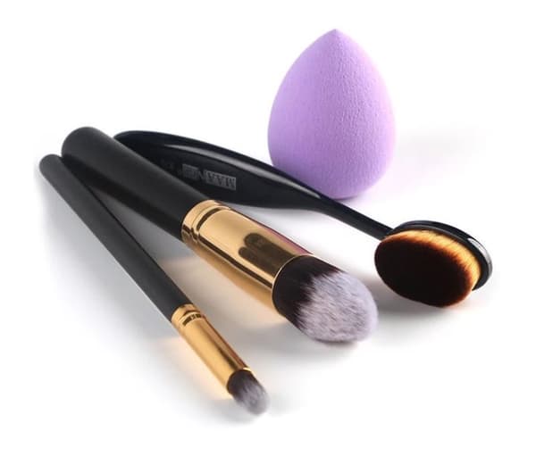 Borstset med 1 beautyblender samt 3 borstar