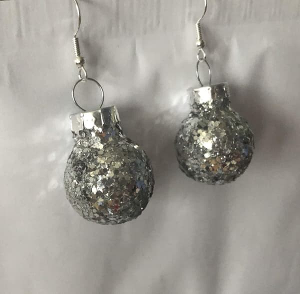 Silver Örhängen till Jul/Christmas - Silver Glittriga Julkulor