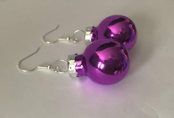 Silver Örhängen till Jul / Christmas - Lila Blanka Julkulor