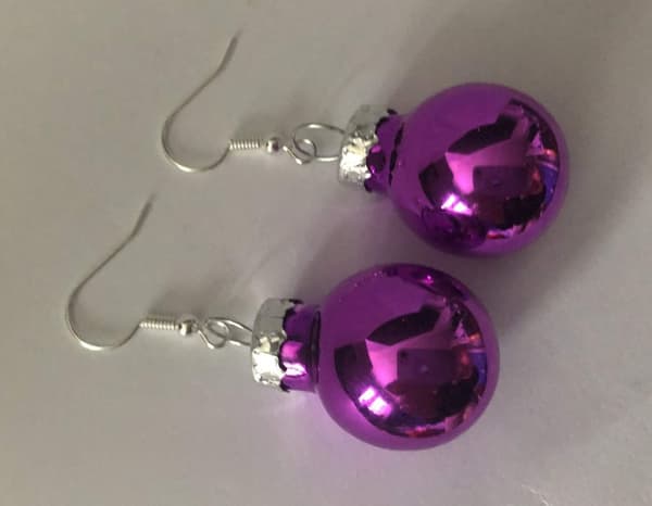 Silver Örhängen till Jul / Christmas - Lila Blanka Julkulor