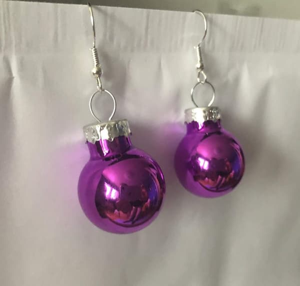 Silver Örhängen till Jul / Christmas - Lila Blanka Julkulor