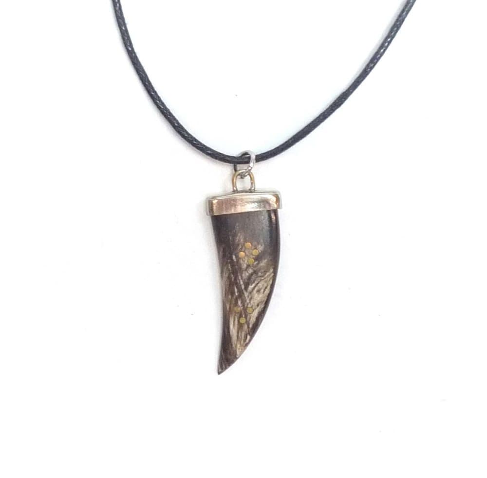 Tandhalsband av ben