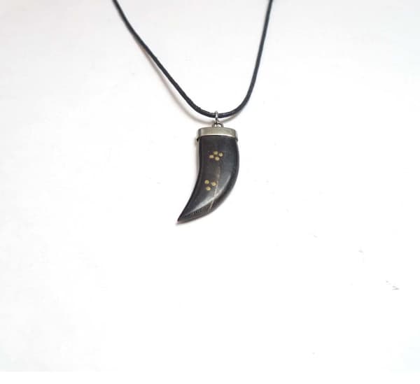 Tandhalsband av ben
