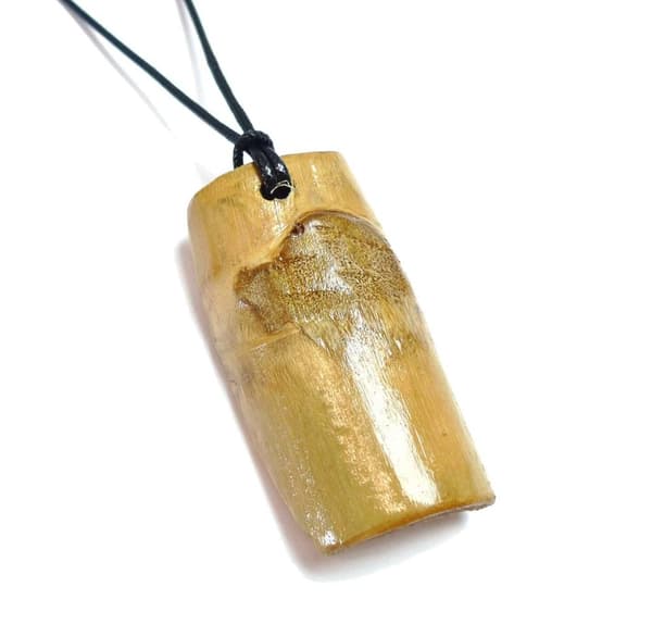 Halsband med Hänge av Bambu