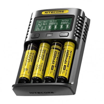 Nitecore UM4 älykäs akkulaturi