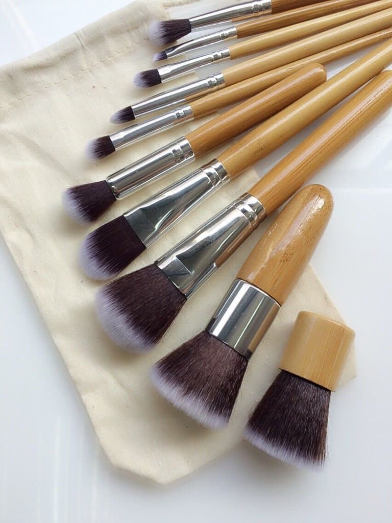 10 st. professionella bambu sminkborstar