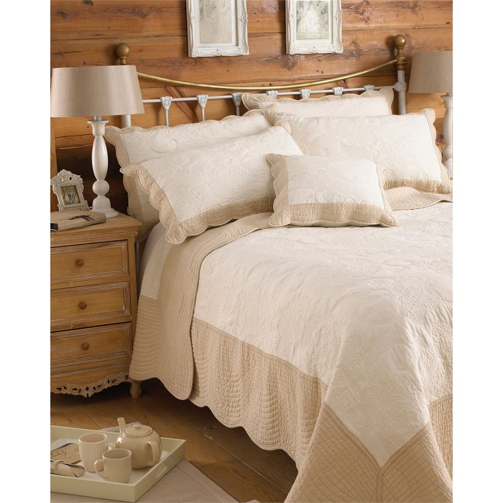 Riva Home Fayence Bedspread