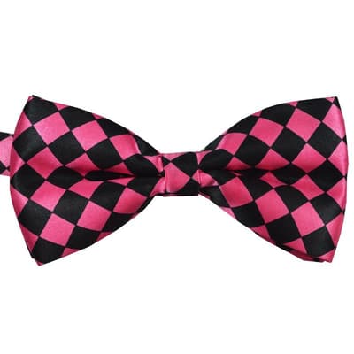 Fluga: Svart/rosa fyrkanter