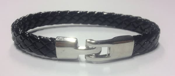 Armband flätad ca 1cm brett med metallspänne PU läder - Svart