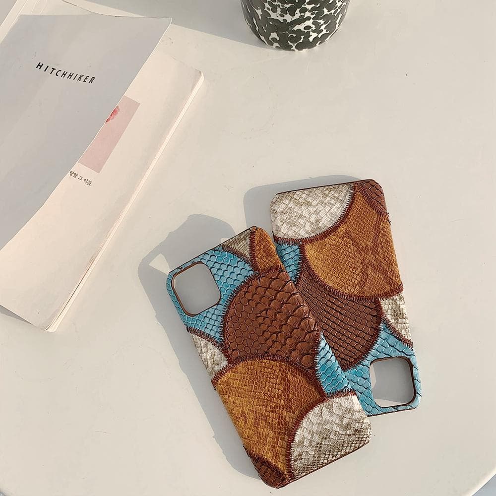Kotelo iPhone11 Prolle, jossa vegaaninen käärmeennahka