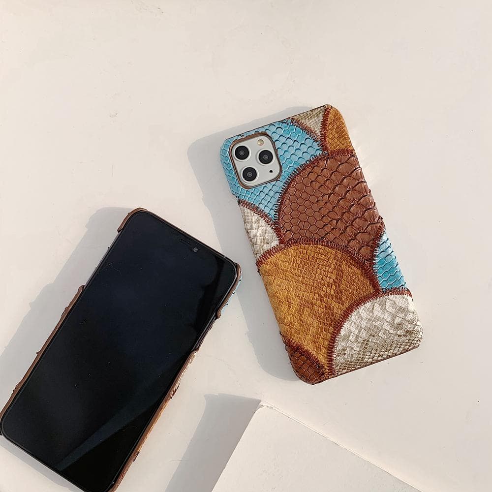 Kotelo iPhone11 Prolle, jossa vegaaninen käärmeennahka