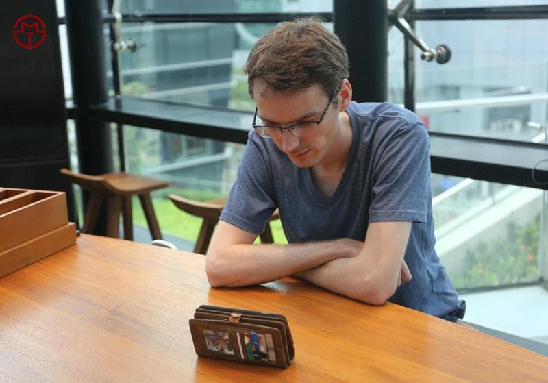 CaseMe (008) äkta läder med dragkedja för iphone 11 pro brun