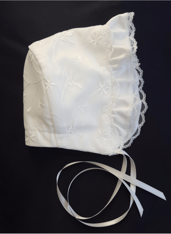 Christening bonnet in sweet lace in off white - Grace of Sweden design