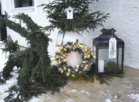 Vacker Krans med snö. 50 cm. 30LED