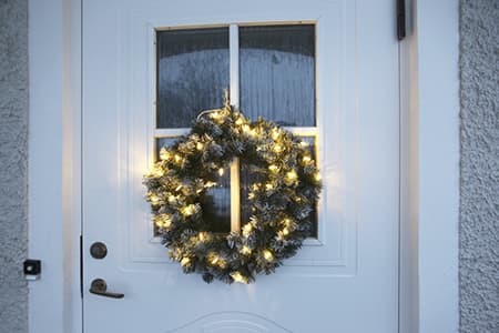 Vacker Krans med snö. 50 cm. 30LED