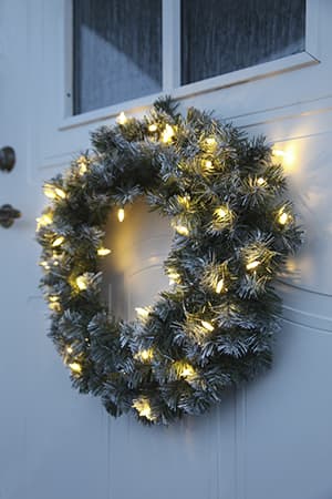 Vacker Krans med snö. 50 cm. 30LED