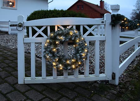 Vacker Krans med snö. 50 cm. 30LED
