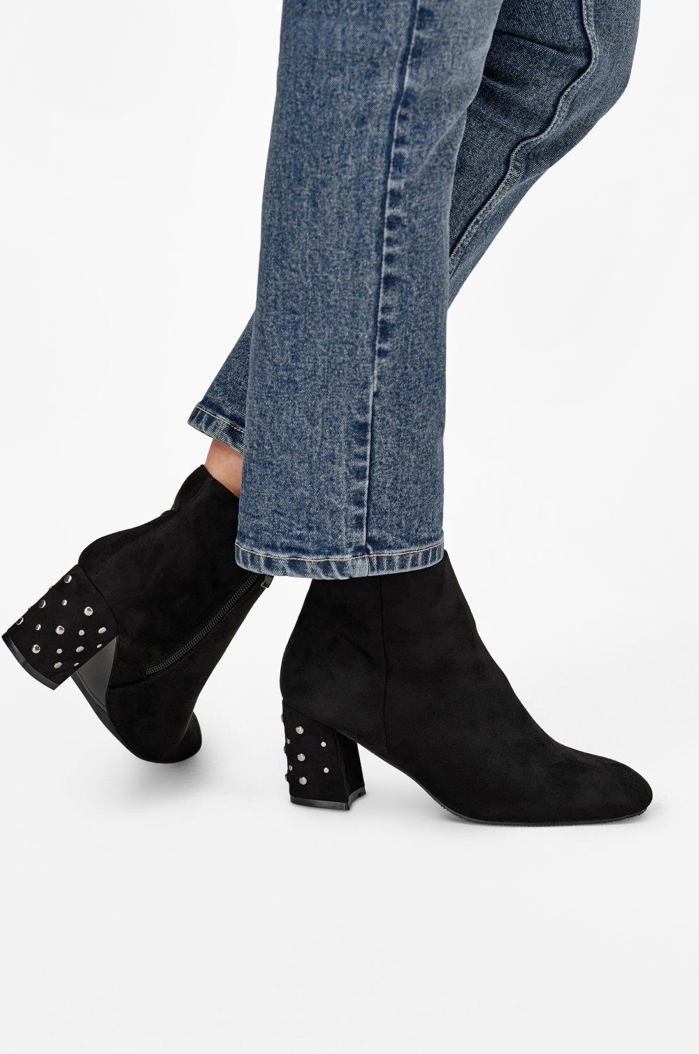 Boots Sunday Studs