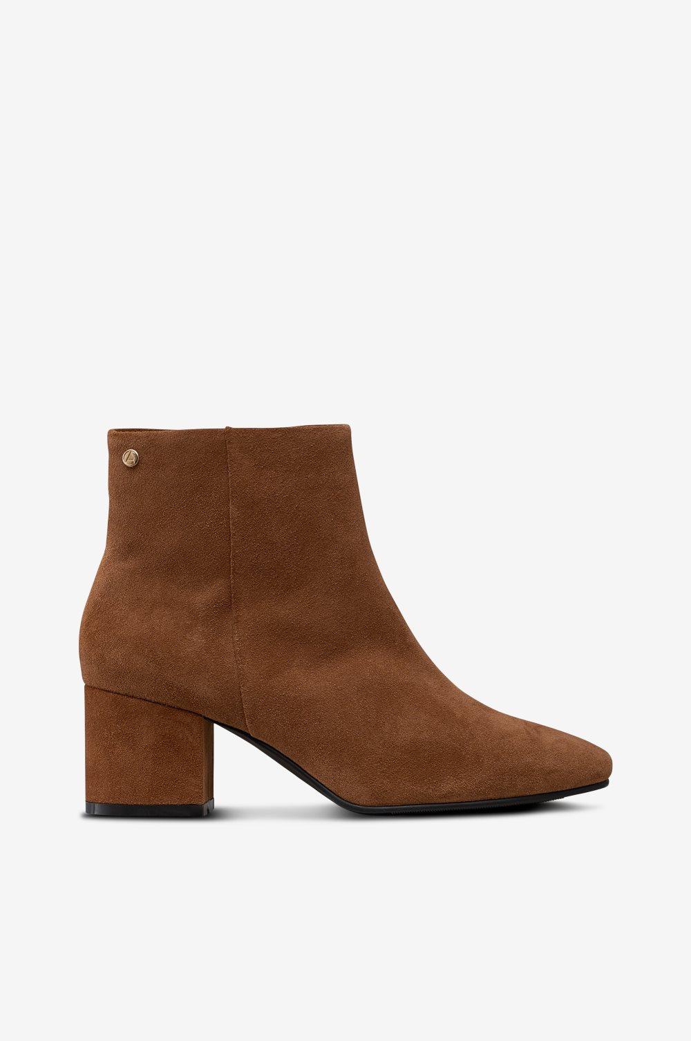 Boots Square Toe