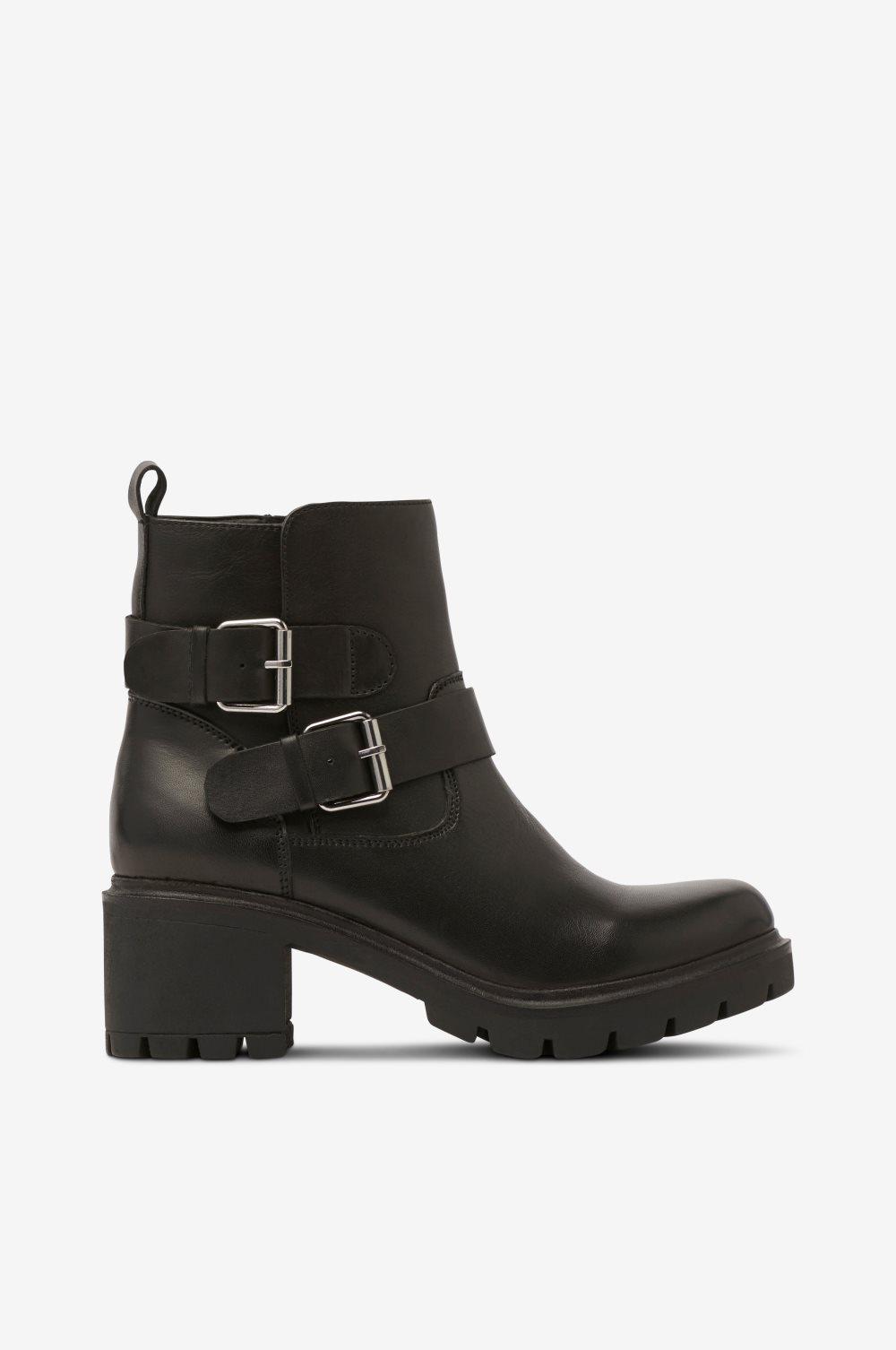 Boots Heavy Buckle