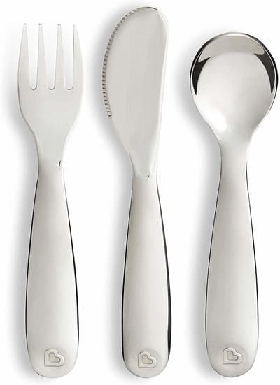 Rostfritt Gaffel Kniv o Sked m Ergonomiska handtag . Fr 18mån+